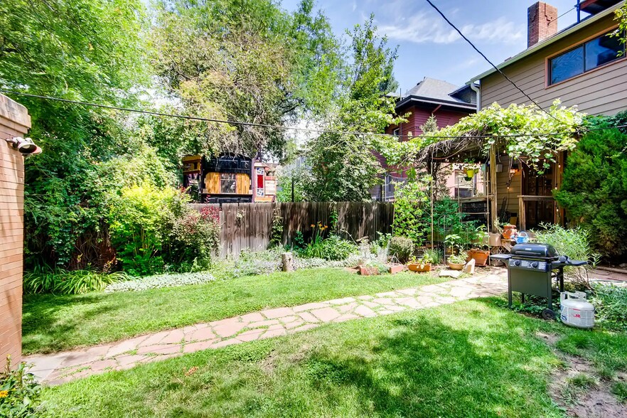 Building Photo - 1035 N Marion St