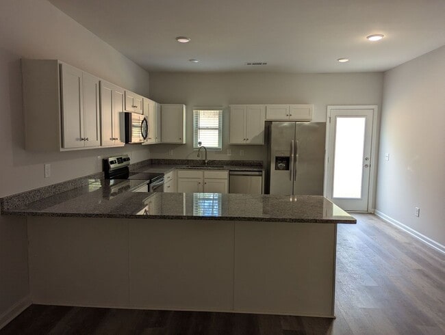 Building Photo - Beautiful 2 Bedroom 2 Bath off of Meriweather Road