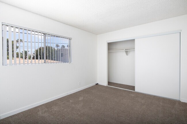 Building Photo - 2112-2114 Thomas Avenue - 2114 Unit 1-