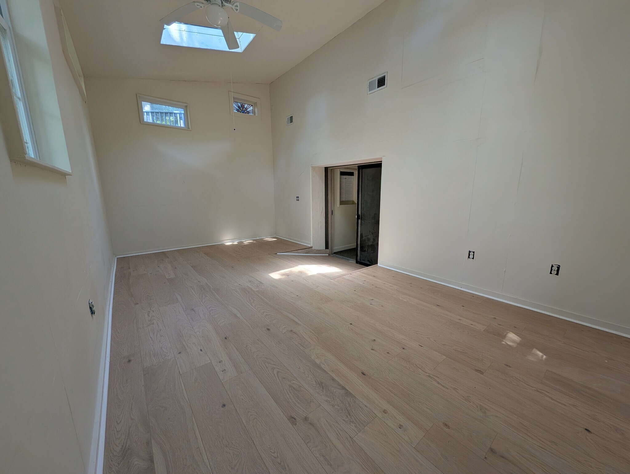 Building Photo - 1118 Longview Dr