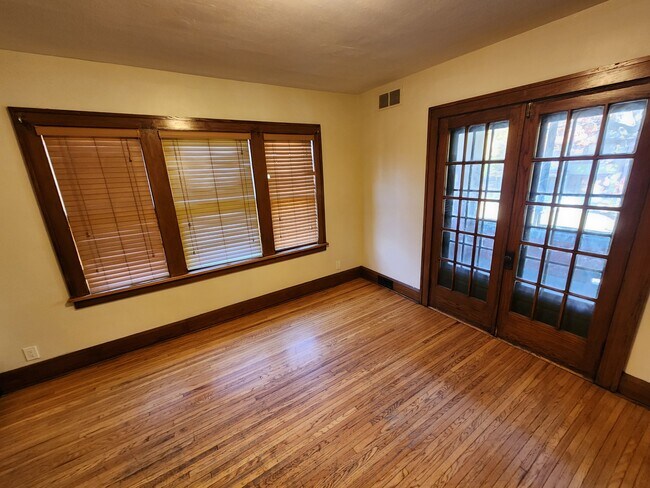 Building Photo - 409 Grove St