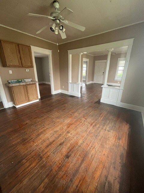 Building Photo - 1009 W Neely Ave