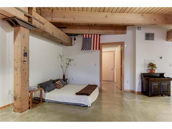 Building Photo - 404 N Washington Ave