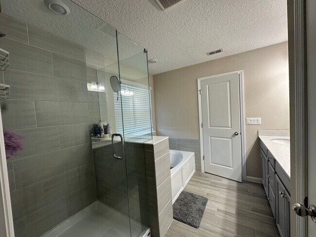 Building Photo - Spacious Home in Growing Area of St Johns County