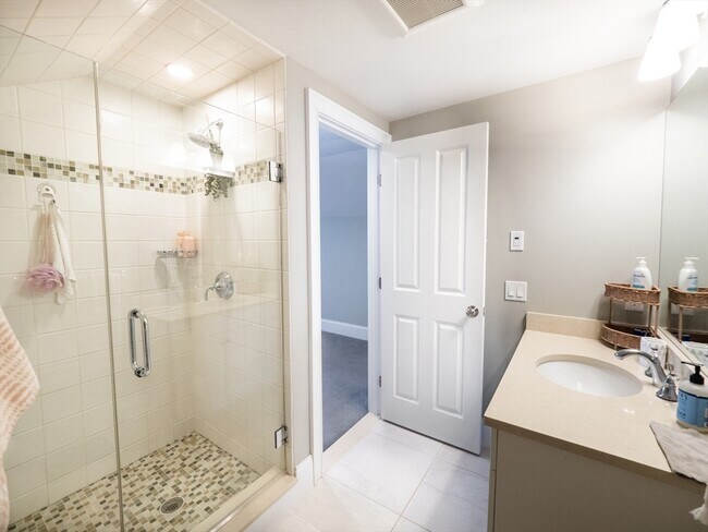 Building Photo - 38 Troy Ln