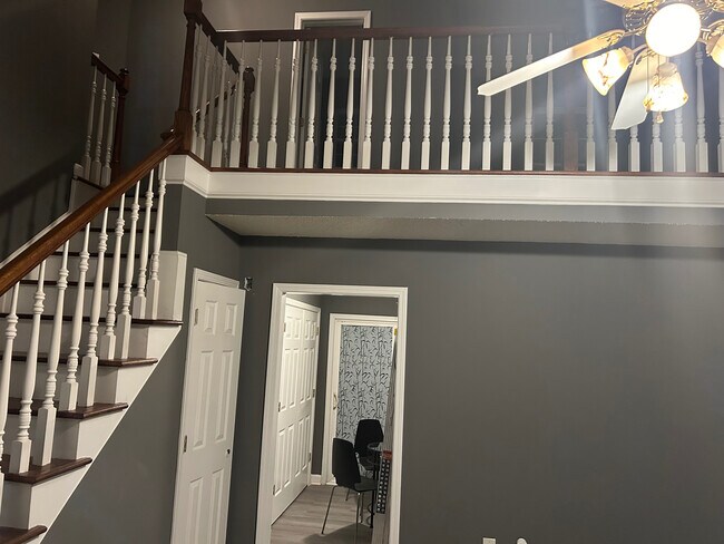 Building Photo - Room in House on Brian William Rd