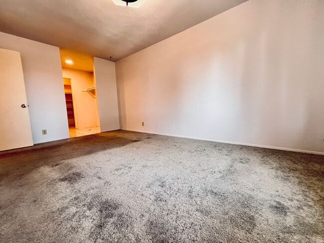 Building Photo - Mission Ridge 2 Bedroom 2 Bath Condo for Rent