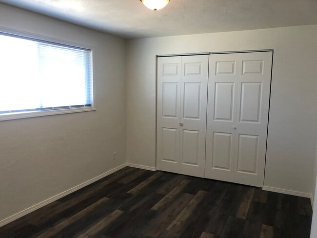 Building Photo - Freshly updated 2 bedroom 1 bathroom duplex with garage!