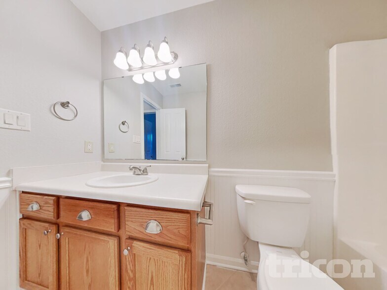 Building Photo - 8623 Robin Run Way