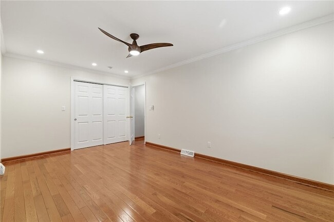 Building Photo - 709 Clyde St