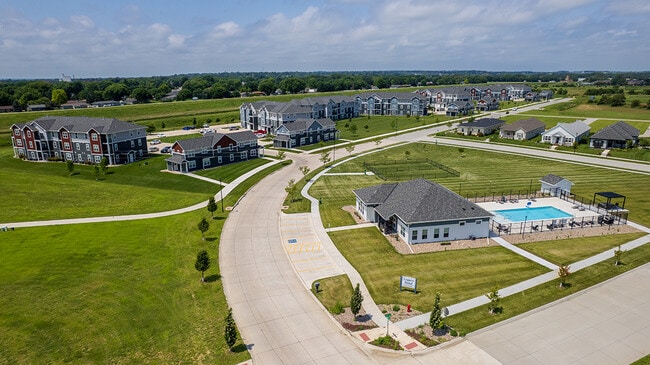 Building Photo - Legacy Bend