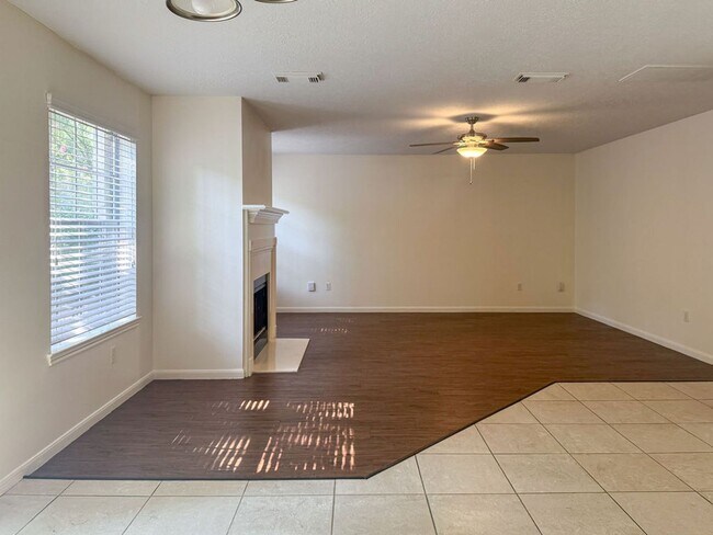 Building Photo - 302 Inverness Dr