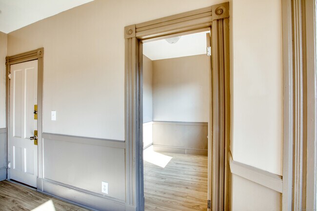 Building Photo - 103 Hungerford St