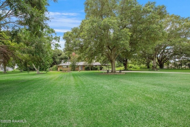 Building Photo - 681 Emar Dr