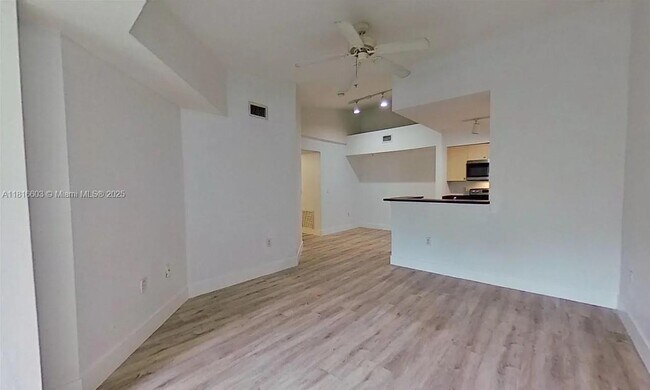 Building Photo - 2544 Centergate Dr