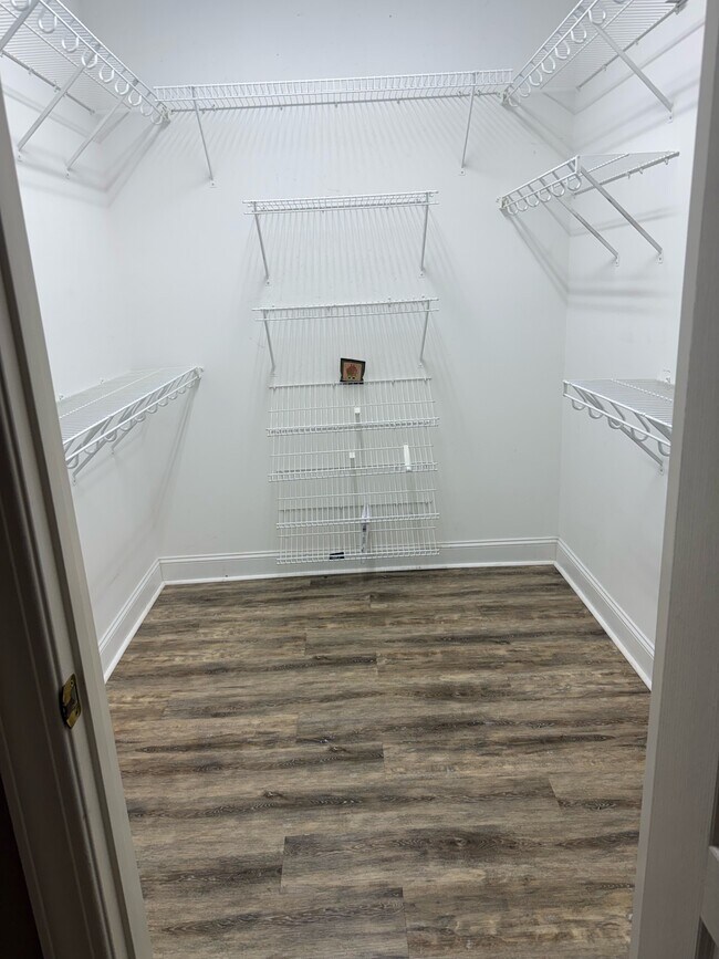 Building Photo - 364 Spring Hill Dr