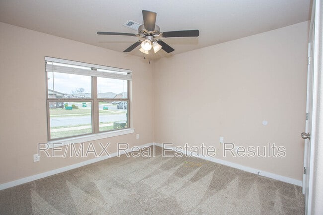 Building Photo - 1523 Purple Finch St