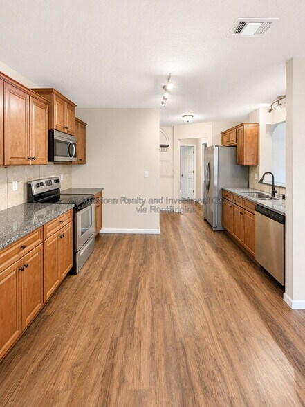 Building Photo - 2271 Lewis St