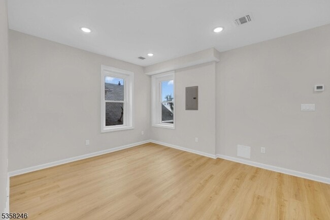 Building Photo - 106 Bennett St