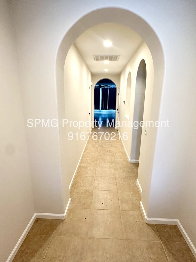 Building Photo - 1528 Morning Glory Ln