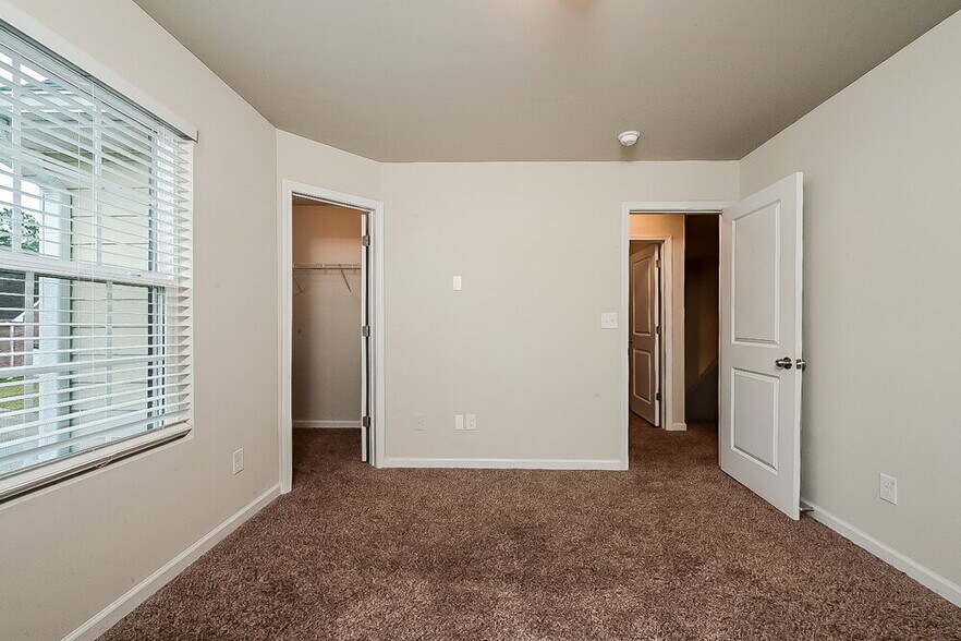 Building Photo - 176 Addy Ln