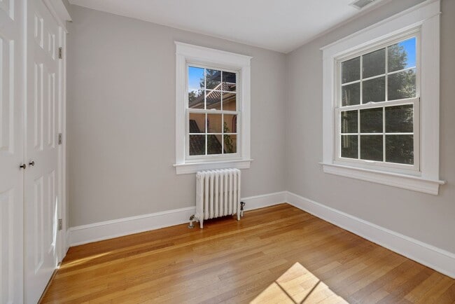 Building Photo - 4 Bed 4 Bath - Bethesda Expanded Colonial - One Car Garage