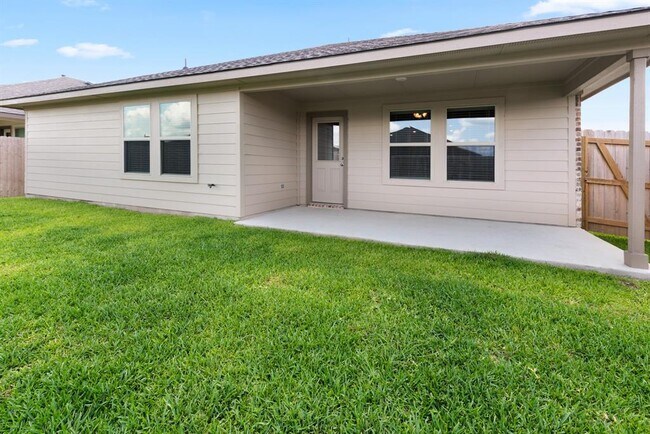 Building Photo - 2517 River Wy Dr
