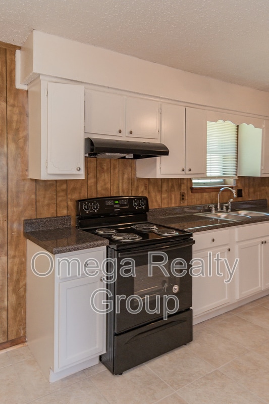 Building Photo - 213 Ashley Dr