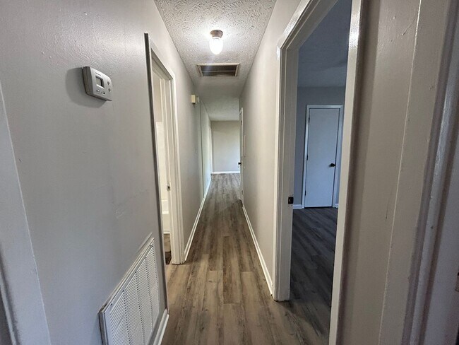 Building Photo - 745 Rustland Dr