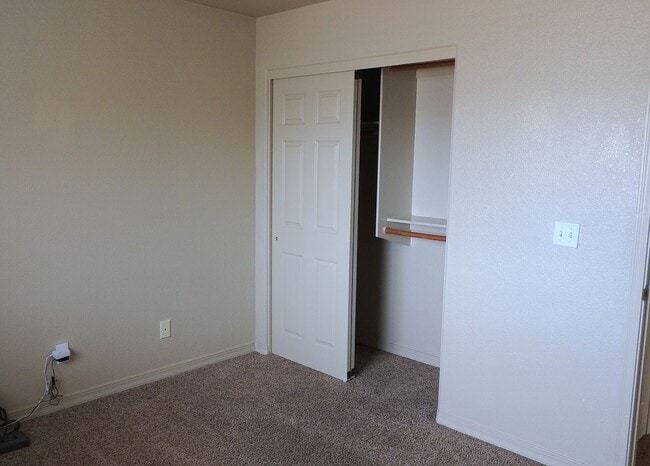 Building Photo - Beautiful Solar-Powered 3-Bedroom Home in the Heart of Kingman