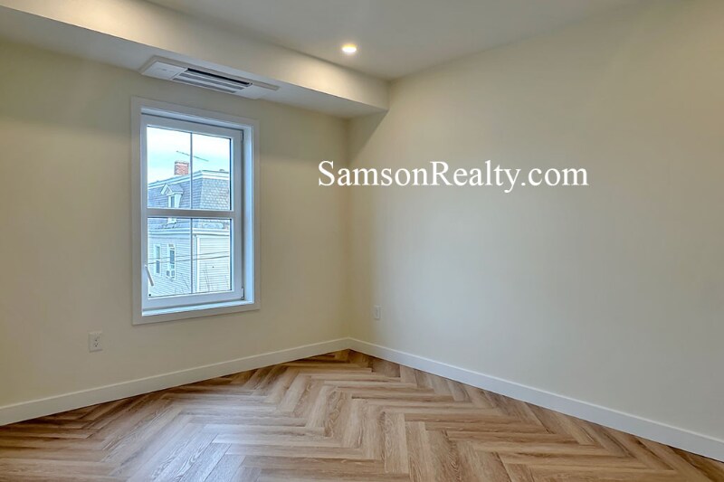 Building Photo - 381 Wickenden St