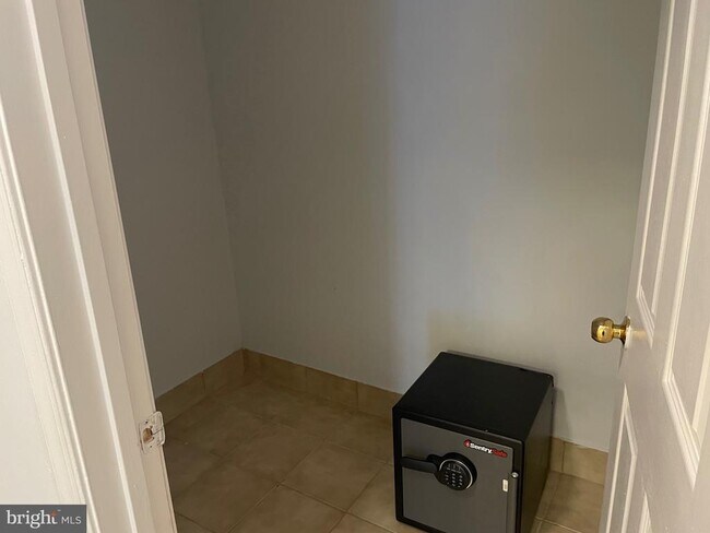 Building Photo - 3996 Royal Lytham Dr