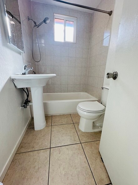 Building Photo - 773 N 14th St