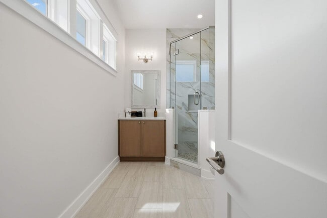 Building Photo - 304 Palm Beach Dr