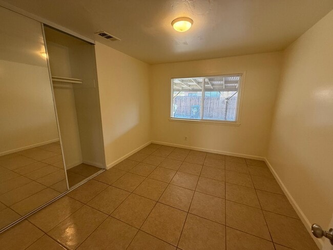 Building Photo - 4 Bedrooms, 2 Baths, Victorville Home in T...