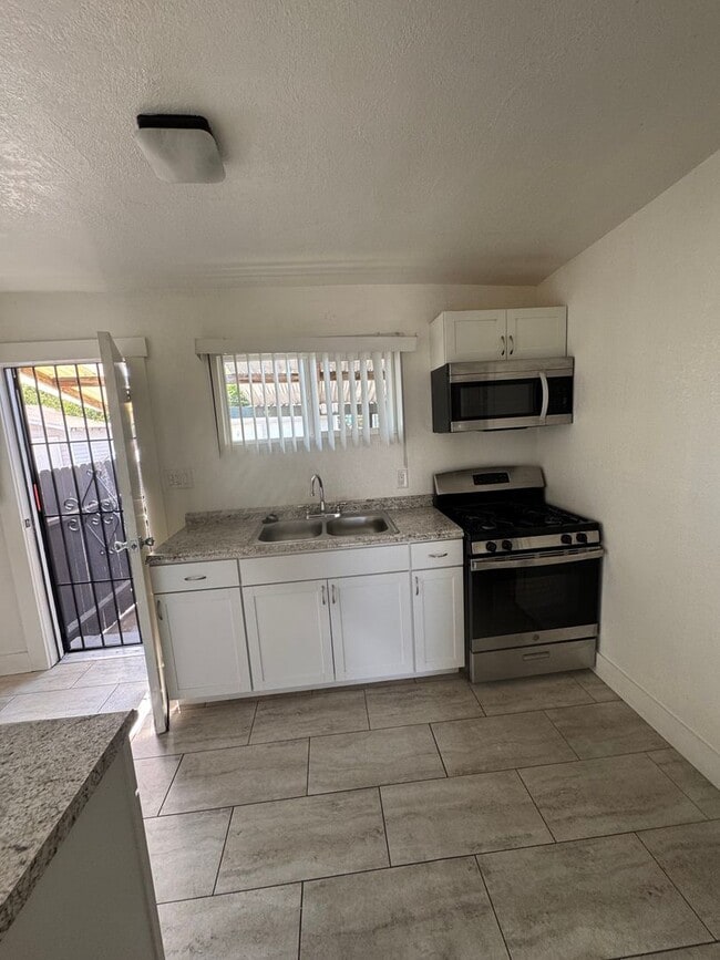 Building Photo - 132-134 West Valencia Dr., Fullerton