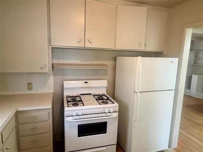 Building Photo - 4913 N Independence Ave