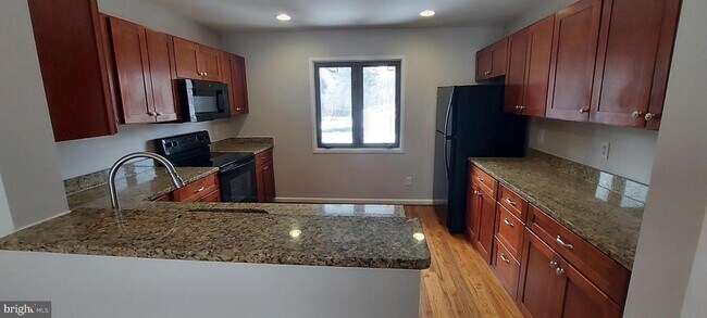 Building Photo - 9505 Fern Hollow Way