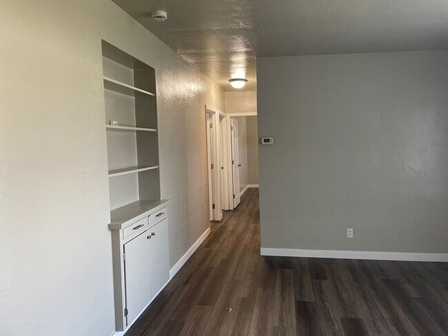 Building Photo - P0089 - 601-603 Woodstock