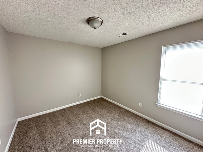 Building Photo - Charming 3BR/2BA Near Southwind | High Vaulted Ceilings, Hardwood Floors & Fireplace
