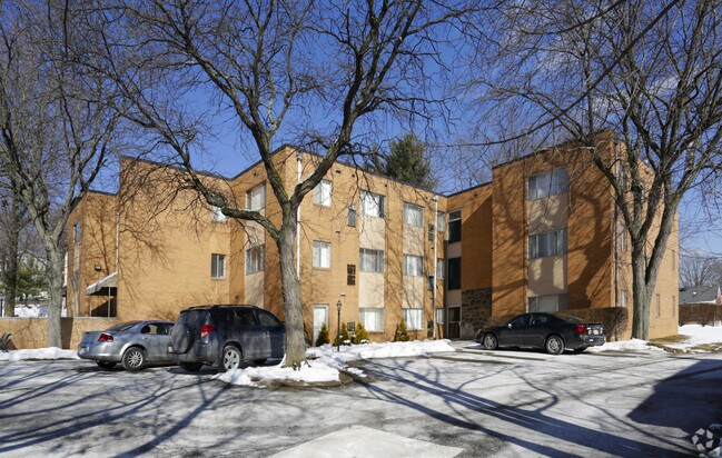 Building Photo - Cambridge House Apartmemts