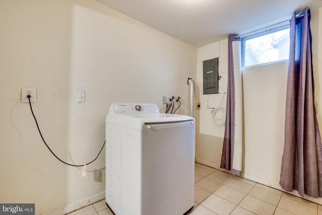 Building Photo - 13636 Greenwood Dr