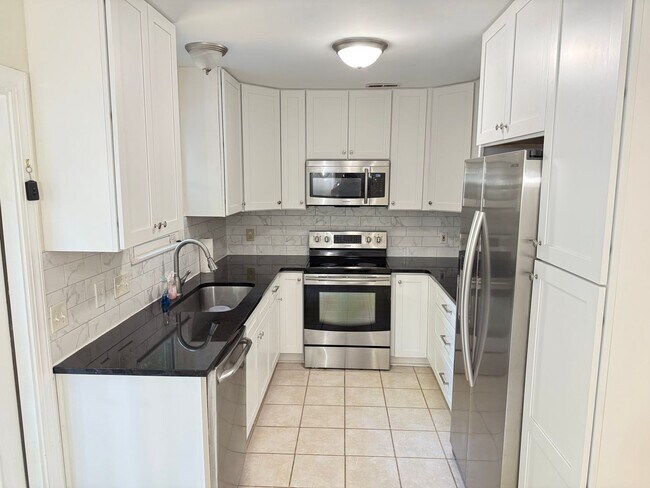 Building Photo - Spacious 3BR Home with Fenced Yard & Outdoor Living in Prime Location!