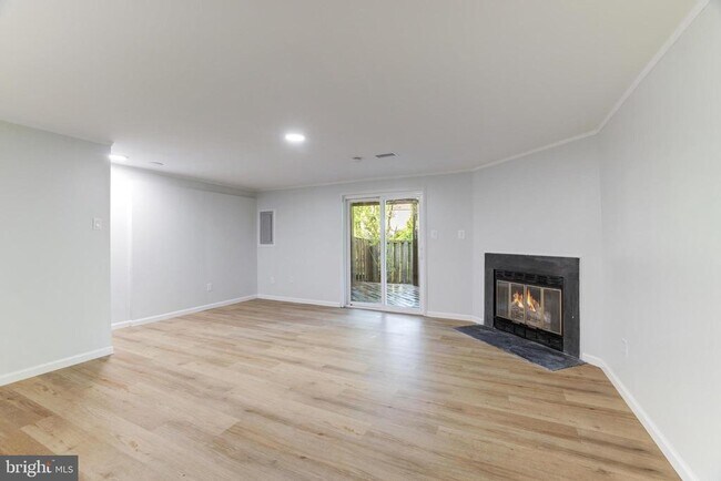 Building Photo - 1883 Inglebrook Dr
