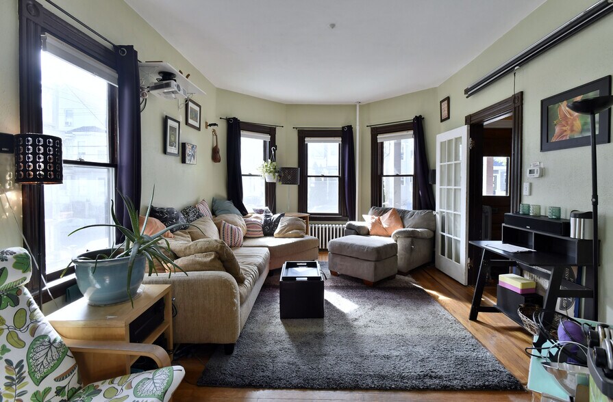 Living Room - 31 Trull St.