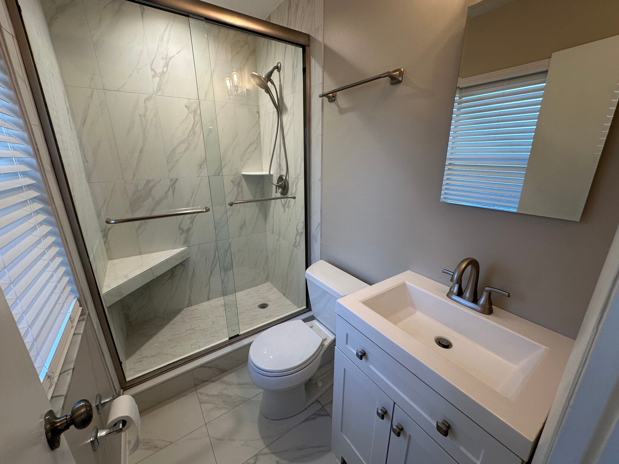 Building Photo - 6524 Voltaire Dr