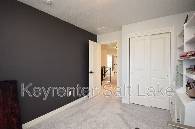 Building Photo - 2964 S 2500 W St