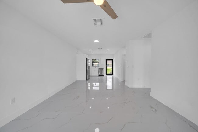 Building Photo - 2413 Quentin Ave S