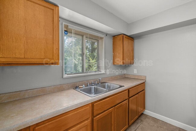 Building Photo - 10116 Crown Point Dr