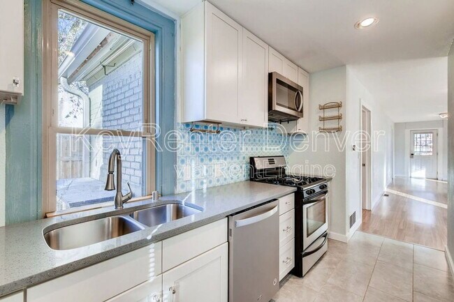 Building Photo - 3341 Lawrence St